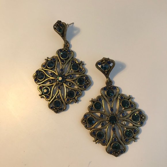 FREE WITH ANY PURCHASE ✨vintage EARRINGS - Picture 1 of 5